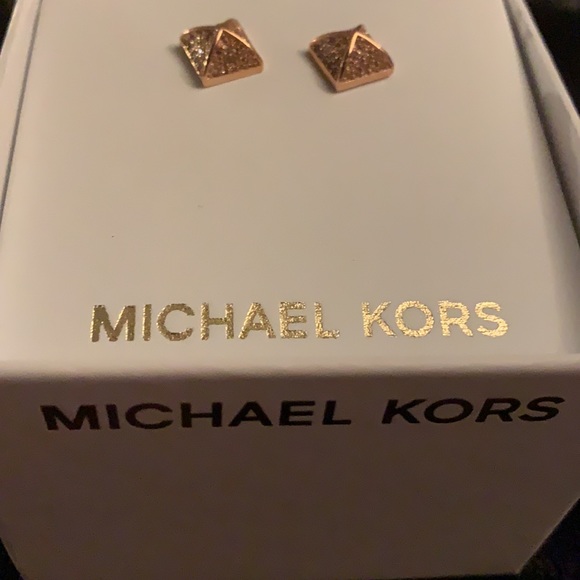 New MICHAEL KORS ROSEGOLD CRYSTALS PYRAMID SHAPED STUD new in box - Picture 2 of 4